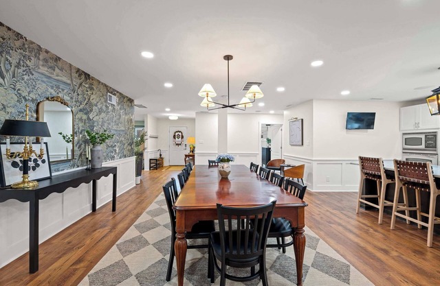 Simmons Estate - Sleeps 20 - Near Ark