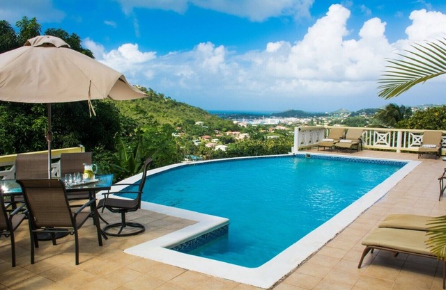 Simply Heavenly! Large Self Catered Apartments With Huge Pool - Apartment With Pool View
