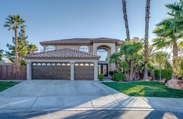 Simply PARADISE! Resort Inspired Pool + 5 BR/3BA