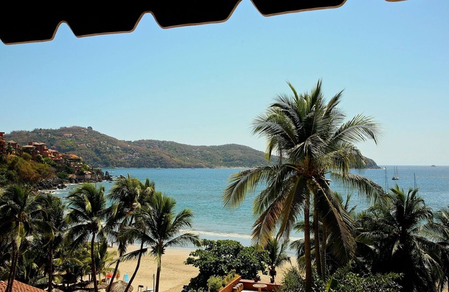 'Simply Perfect' Glorious Location and View Two-Bedroom Ocean/Beach Front Condo
