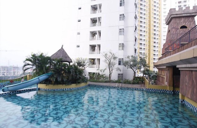 Simply Studio Room at Grand Serpong Apartment By Travelio