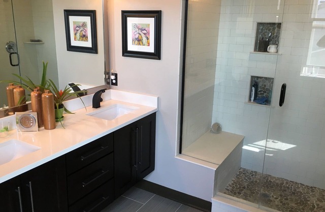Single Family 3 Br, 3 Ba, Patio and Hot Tub