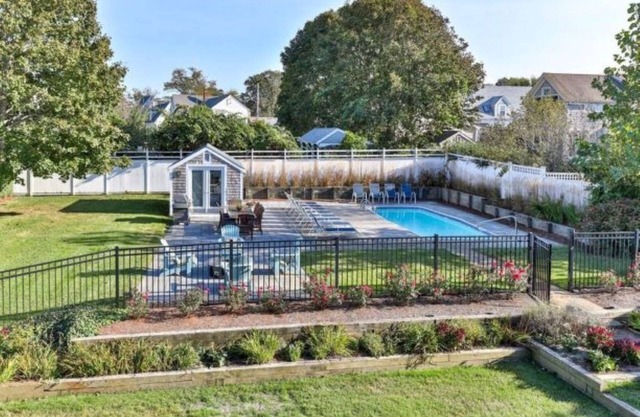 Single Family With Pool in the West End