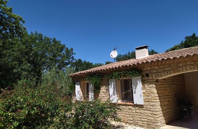 Single-storey villa, air conditioning, WiFi, swimming pool and large, quiet garden