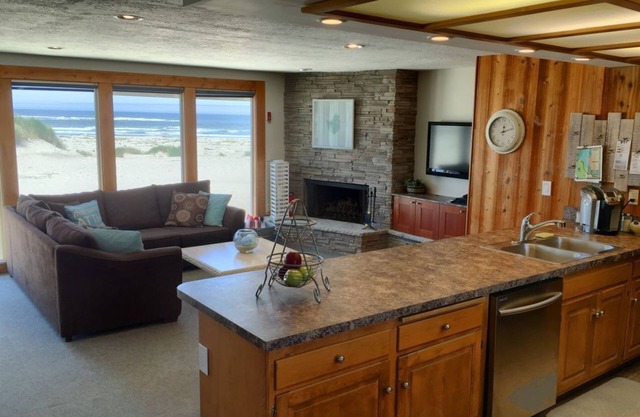 Single Level, 2 King suites, on the beach, with 36" wide doors for accessibility