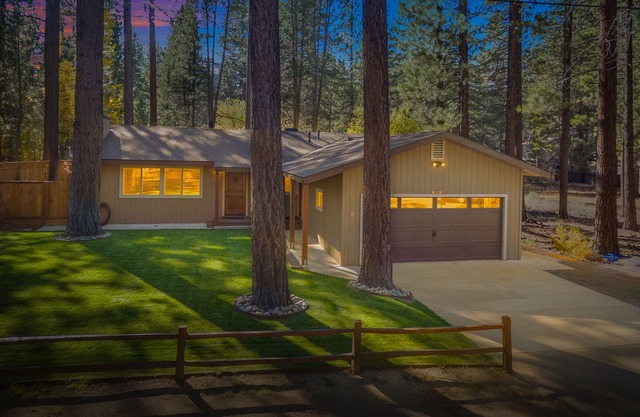 Single Level ✔Great Location✔ Hot tub✔ Pool Table✔ Arcade✔ Home Gym✔