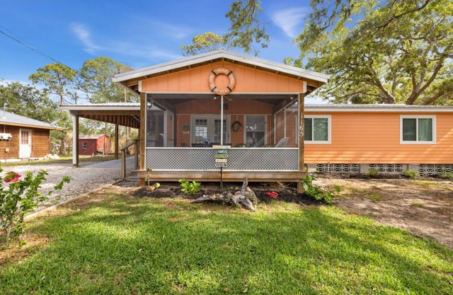 Single level home with king bed and screened porch