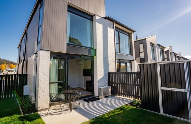 SINGLE MALT - WANAKA HOLIDAY HOME, family friendly in Wanaka