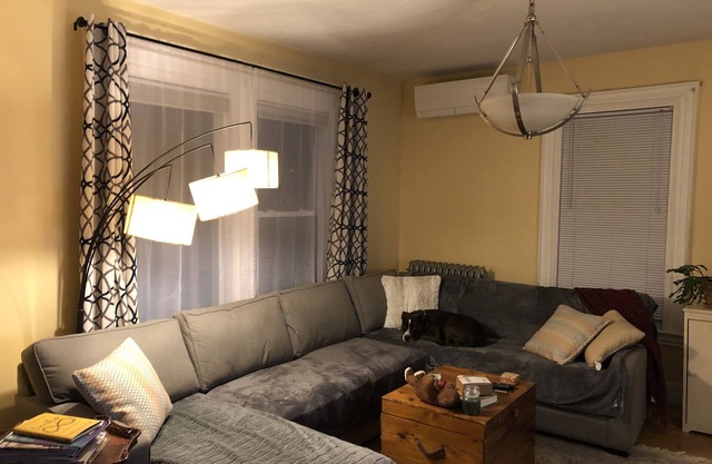 Single room, access to all household amenities, steps from commuter rail