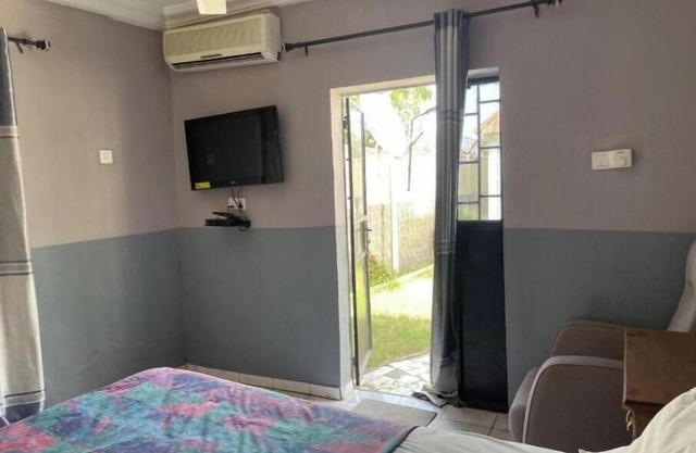 Single Room with Bathroom n