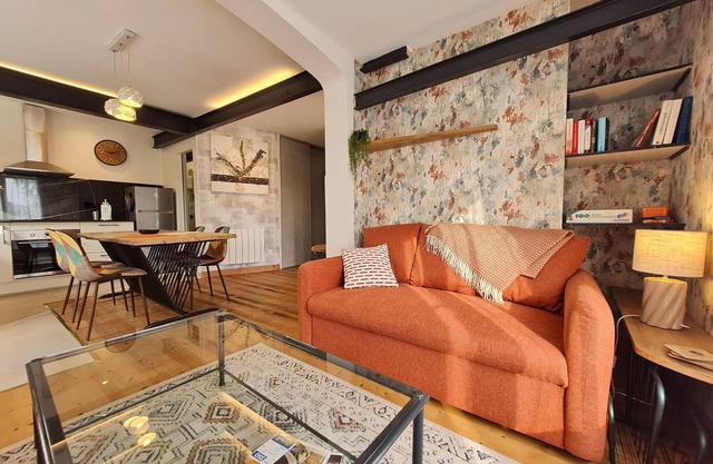 Single-storey cottage in Champenoux with private parking