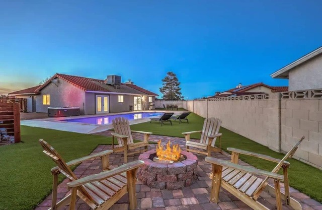 Single-Story 3BR w/Pool, Hot Tub, Firepit & Grill
