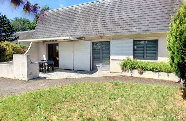 Single-story house with garden, 200m from the beach, near shops