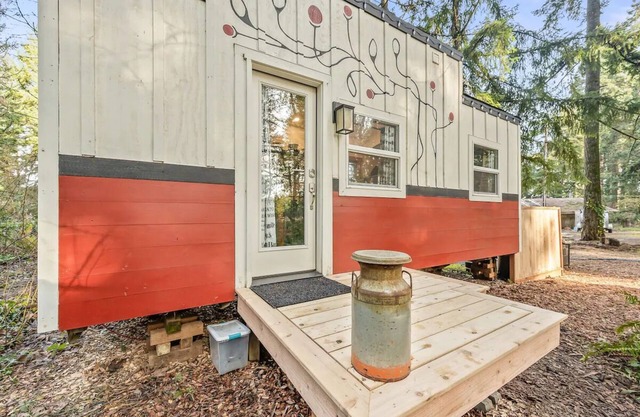 Sip and Stay Here! Close to Oregon Wineries - Unique Northwest Vacation Rentals