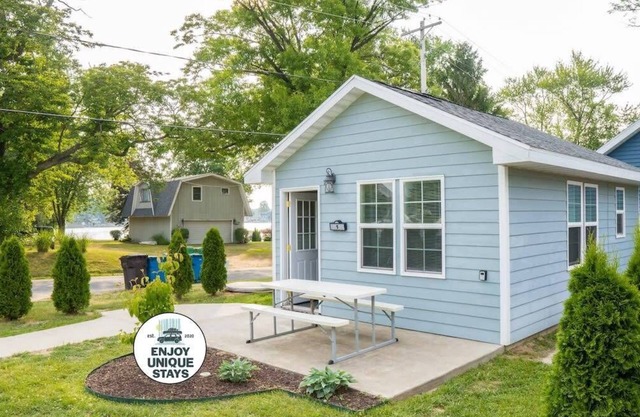 Sister Lake Cottages - Unit 1