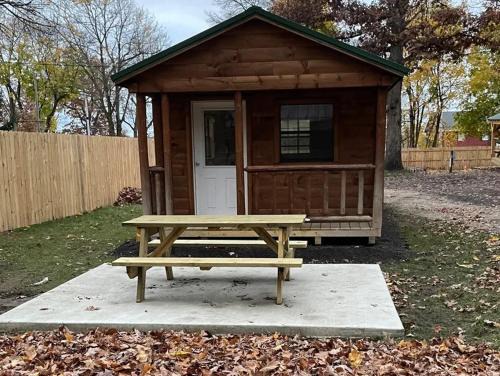 Sister Lakes Glamping Cabin at Wonder Woods #2