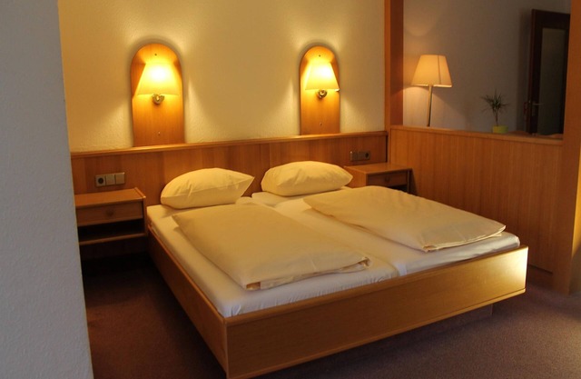 Six-bed room with shower/WC