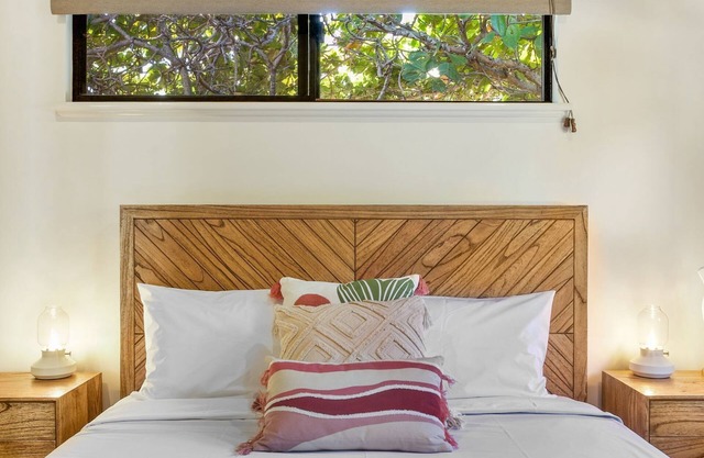 Six Seasons Solace - Stylish Coastal Escape with Pool and Entertaining