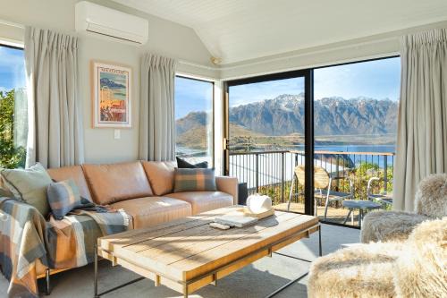 Ski Chalet Vibe With Stunning Lake Wakatipu Views