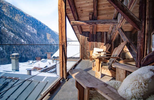 Ski chalet with enchanting mountain views - 10-minute shuttle to the slopes - 14PAX