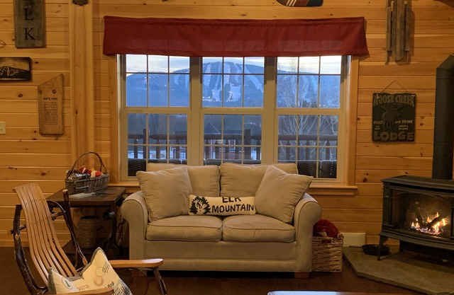Ski chalet with stunning view of Elk Mountain