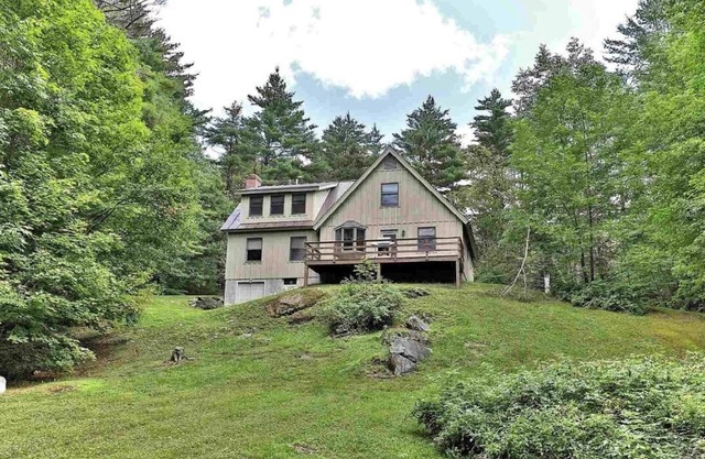 Ski, hike, swim or relax with family & friends in this nature lovers delight!