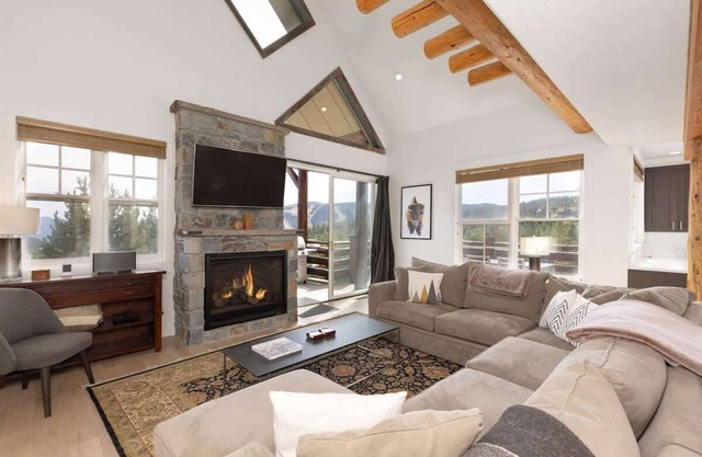 Ski-In/Ski-Out 3 Bedroom Moonlight Basin