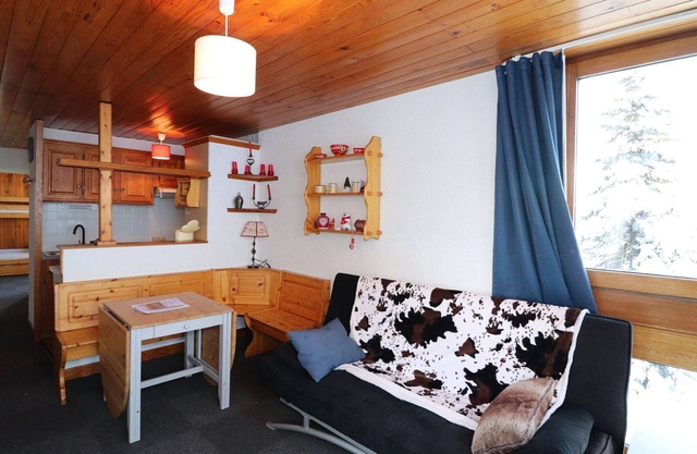 Ski-In/Ski-Out Comfort: Renovated 3-Room Apt with Balcony, Sleeps 7