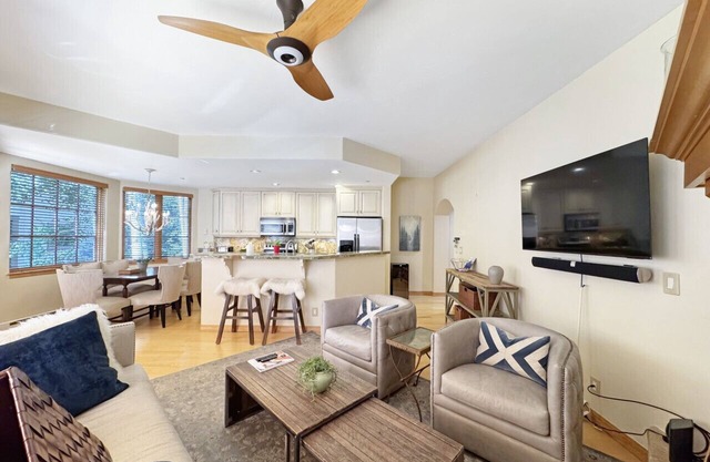 Ski In Ski out, Heated Pool, Hot Tub, Perfect for Family
