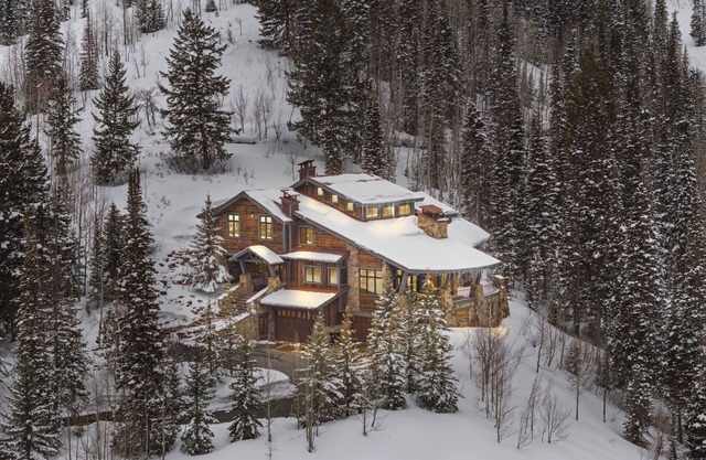 Ski-In Ski-Out Luxe Chalet in The Colony, Hot Tub, Designer Interiors, Stunning Mountain Views