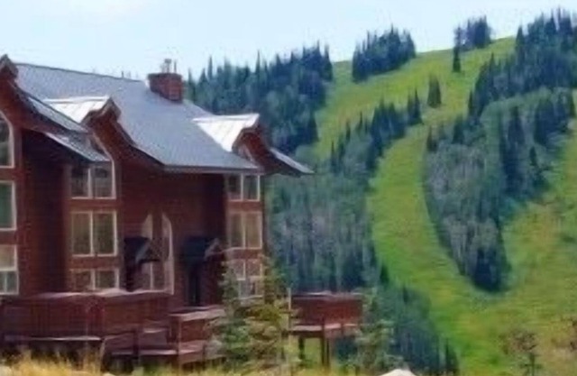 Ski in ski out powder mountain resort center 4 bedrooms plus loft sleeps 12.