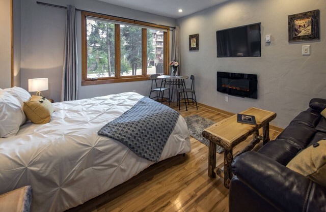 Ski-in/Ski-out - Premium Studio - Walk to Main St