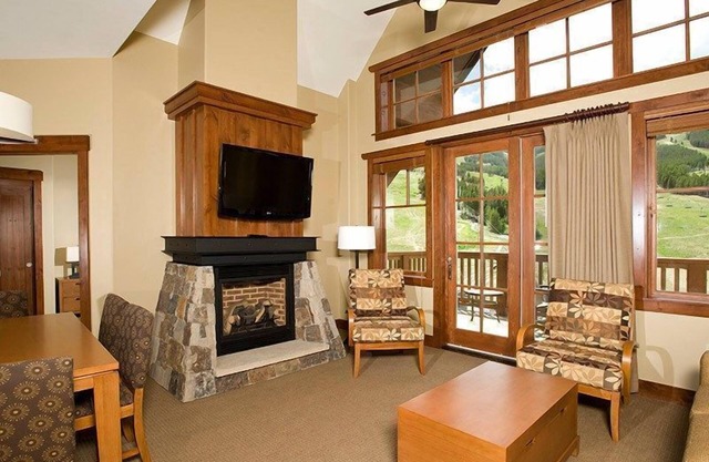 Ski-in/Ski-out Studio + Kitchen, Fireplace