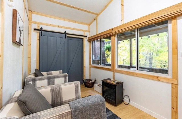 Ski season rental. Cabin located 10 min drive from Beaver Valley Ski club