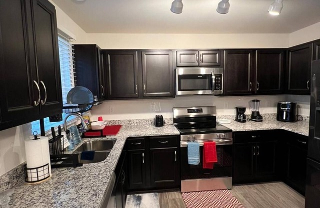 Sky Blue Home near NASCAR, PNC Pavillion, I -85, 485
