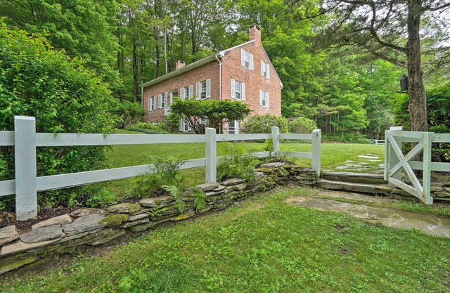 'Sky Parlor Farm' on 480 Acres w/Fire Pit!