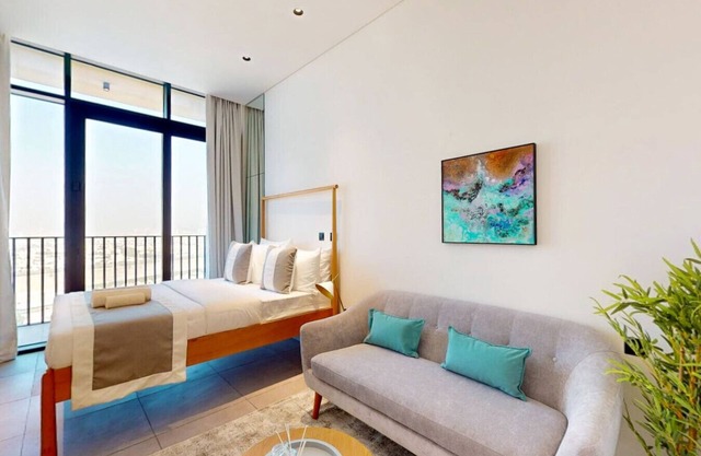Skyline Views: Sunset Studio with Balcony