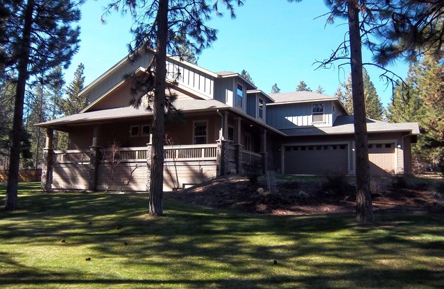 Skyline Lodge, Gorgeous Setting, Walk to Downtown!