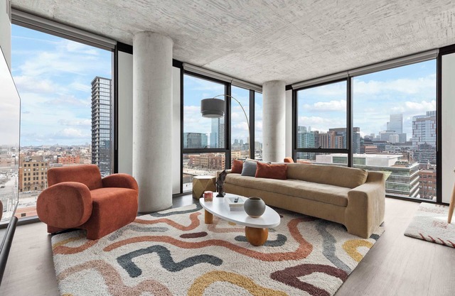 Skyline Views in 3BR Apartment w/Top Amenities
