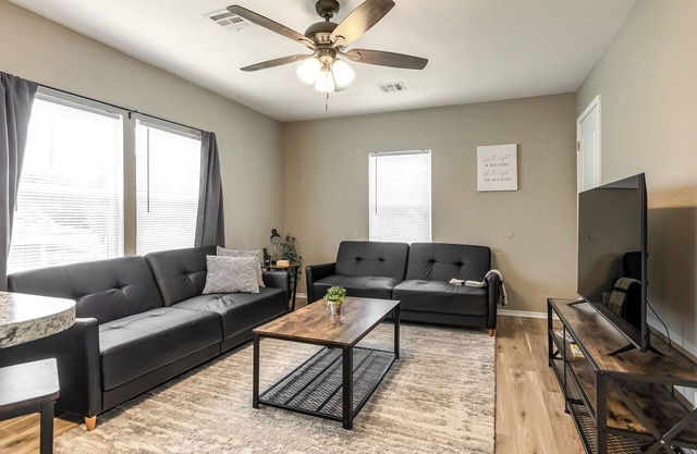 Sleek 1 Bd Remodeled Apt. In the heart of Downtown