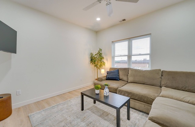 Sleek Apartment Near St Clair City Boat Harbor!