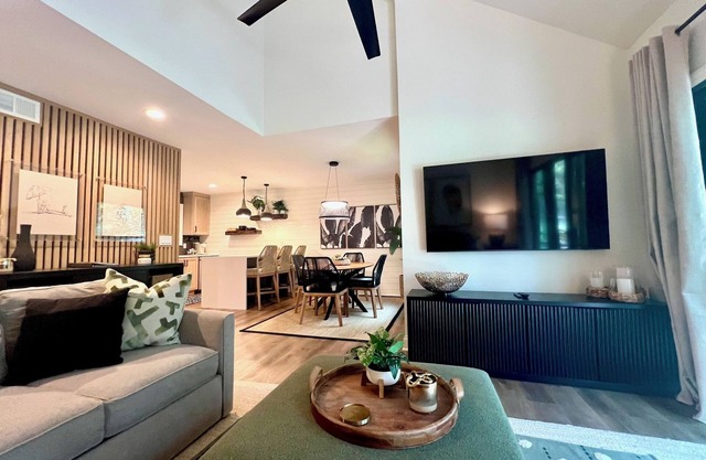 Sleek, immaculate villa. Half mile from beach. Club access.