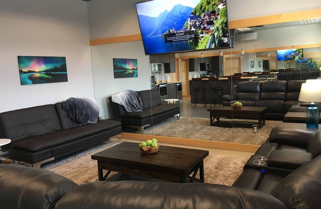 Sleek, modern one bedroom apartment in the heart of Newport.