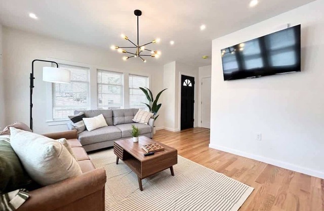Sleek & Stylish Condo Retreat, 2BA, W/D