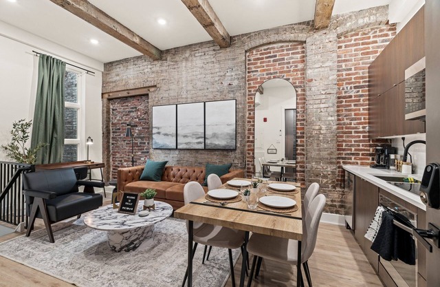 SLEEP 4 - Old City Philly - NEW Townhouse