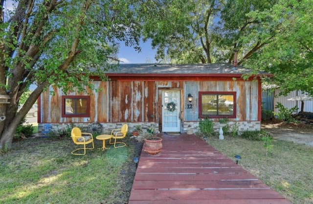 Sleep 7 near Texoma. King Bed! Small dog friendly!n