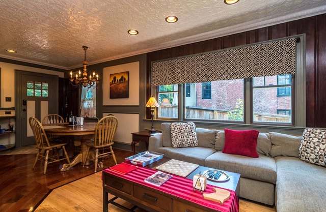 Sleeps 10 - 3 bedroom house all to yourself