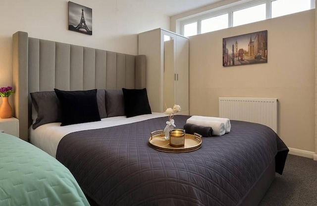 Sleeps 11 - Family and Contractor Home -Free Parking Near Canary Wharf, ExCel,O2