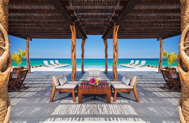 Sleeps 18! 3 pools! 2 Villas, whole propertynOceanfront! Concierge, housekeeping