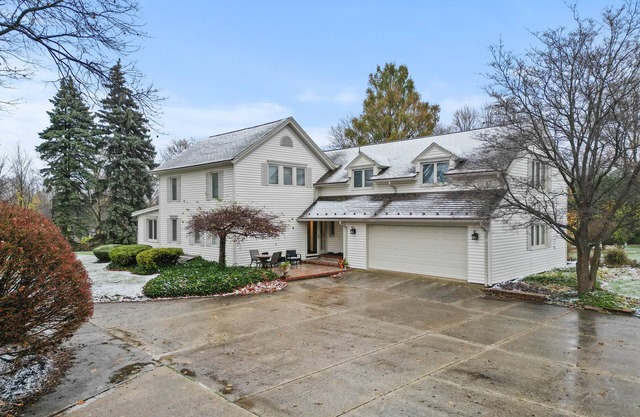 Sleeps 18 w/Game Room, 9 min to Geneva Strip, 7 min to Harbor District/Wineries